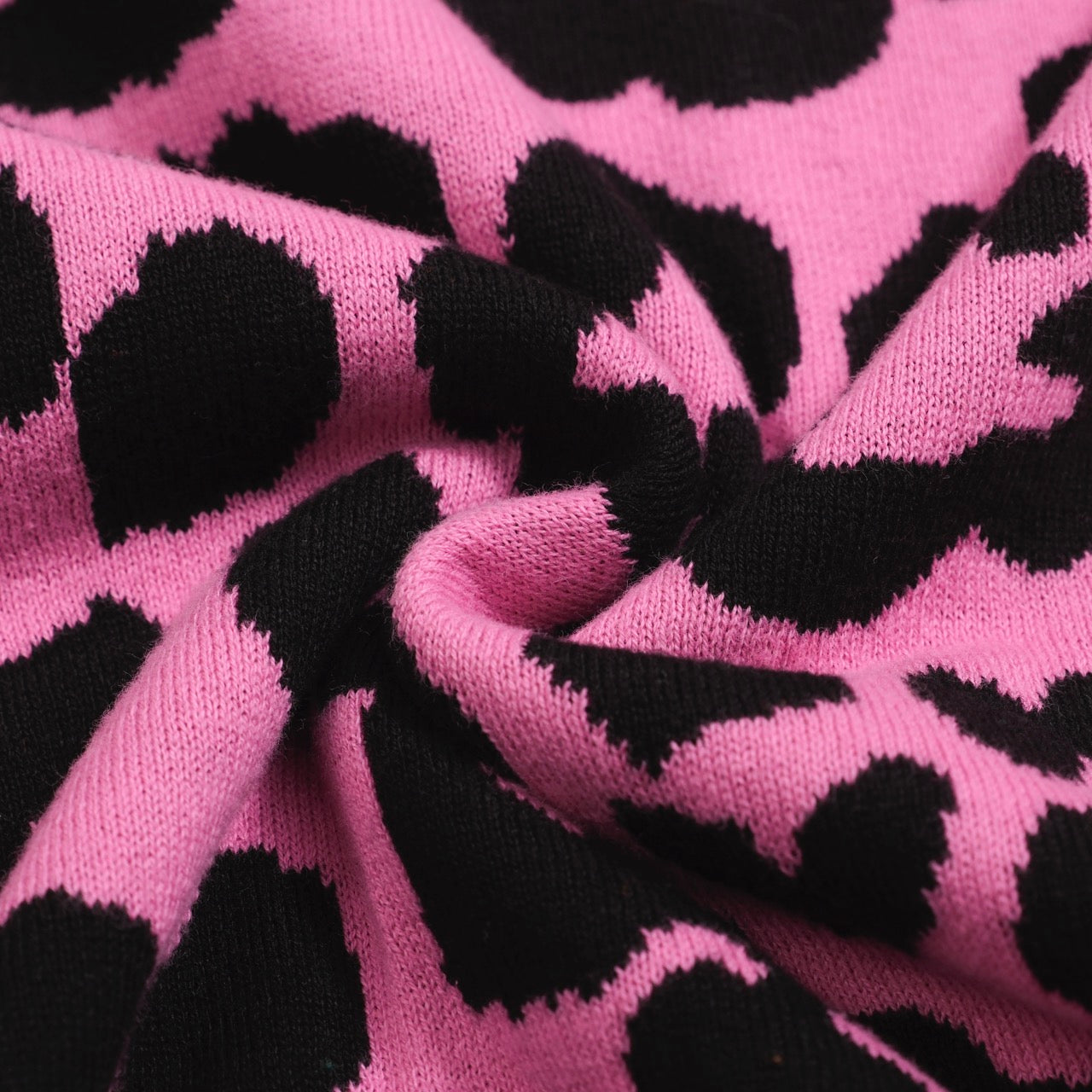 Retro Knitted Polo for Men – Vintage Pink Leopard Print with Cheetah Graphic