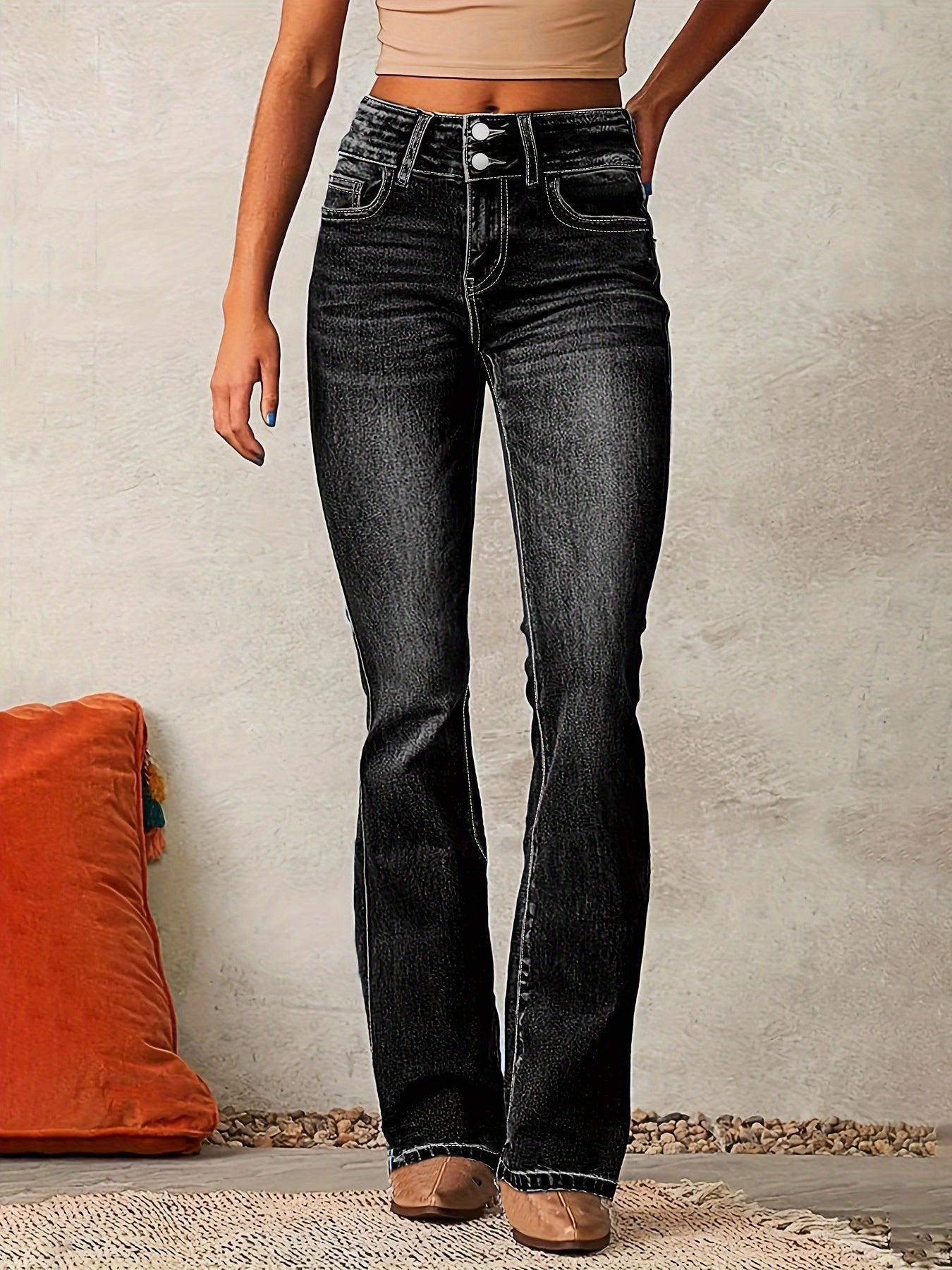 Marylène – High-waisted flared jeans trend