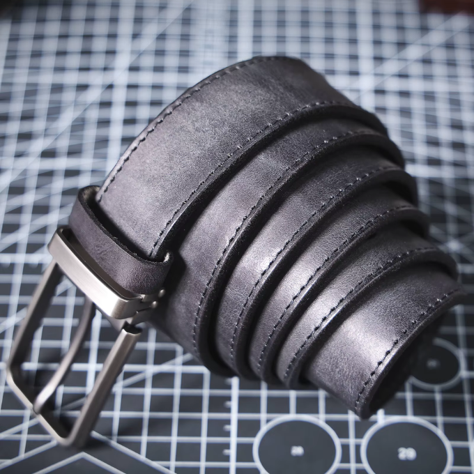 The Full Grain Leather Buckhorn Belt