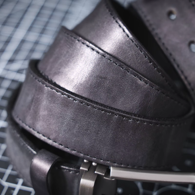 The Full Grain Leather Buckhorn Belt