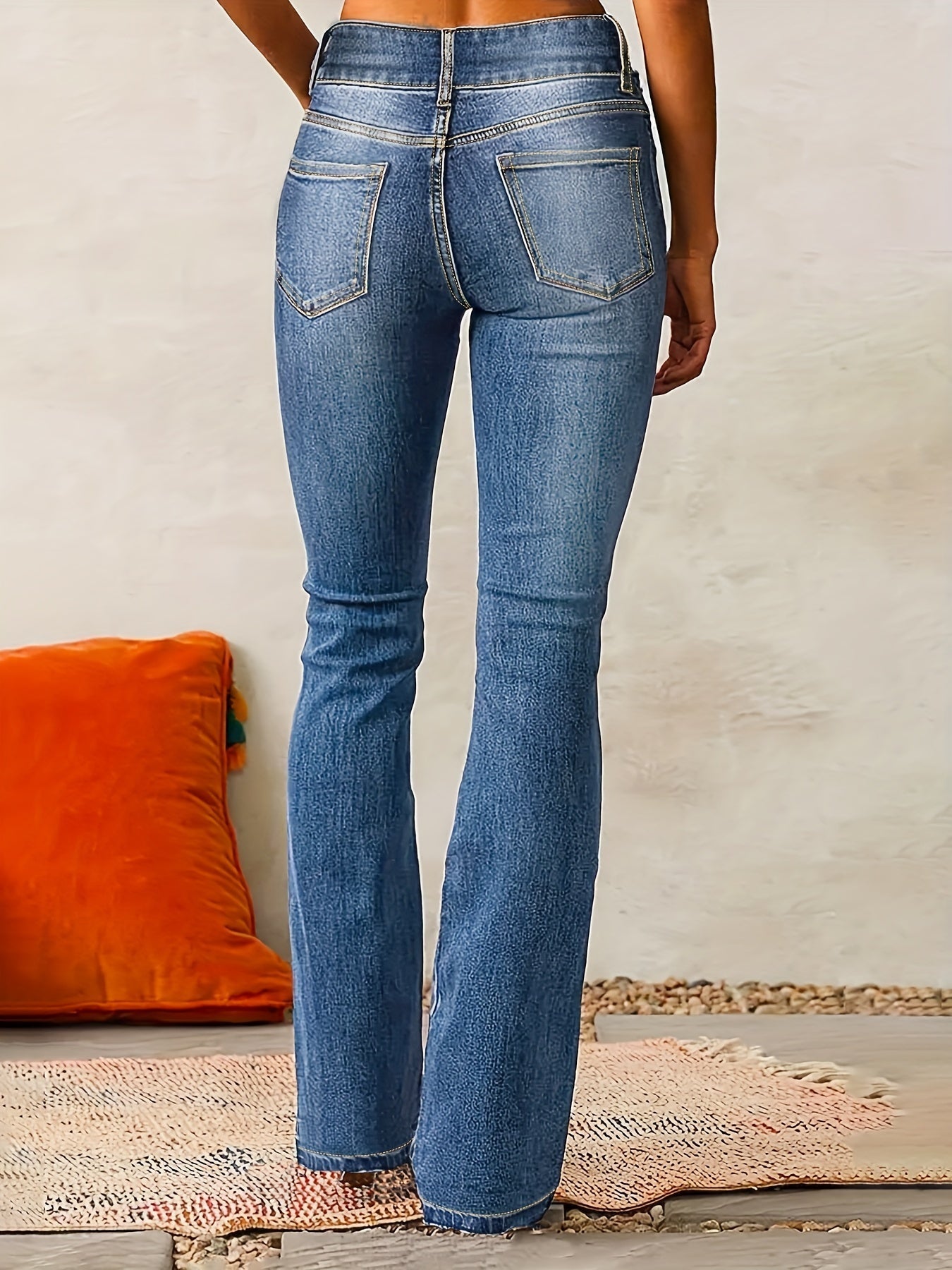 Marylène – High-waisted flared jeans trend