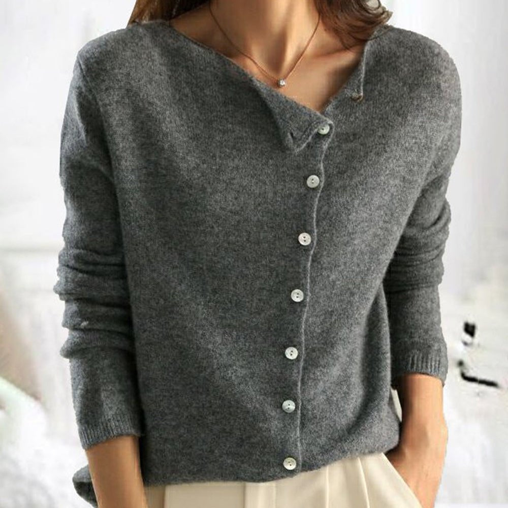 Iya | Chic Knit with Buttons