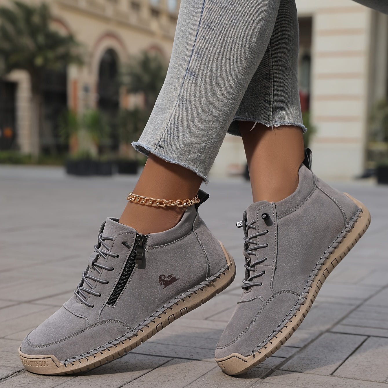 Grey / 44