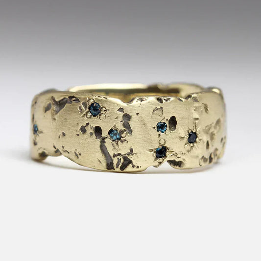 Vintage hammered gold ring with blue intarsia crystal