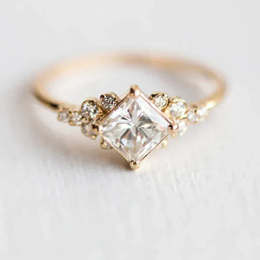 Karen - Elegant Queen Delysienne Ring