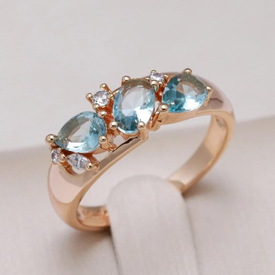 Elegant blue zirconium vintage ring in gold
