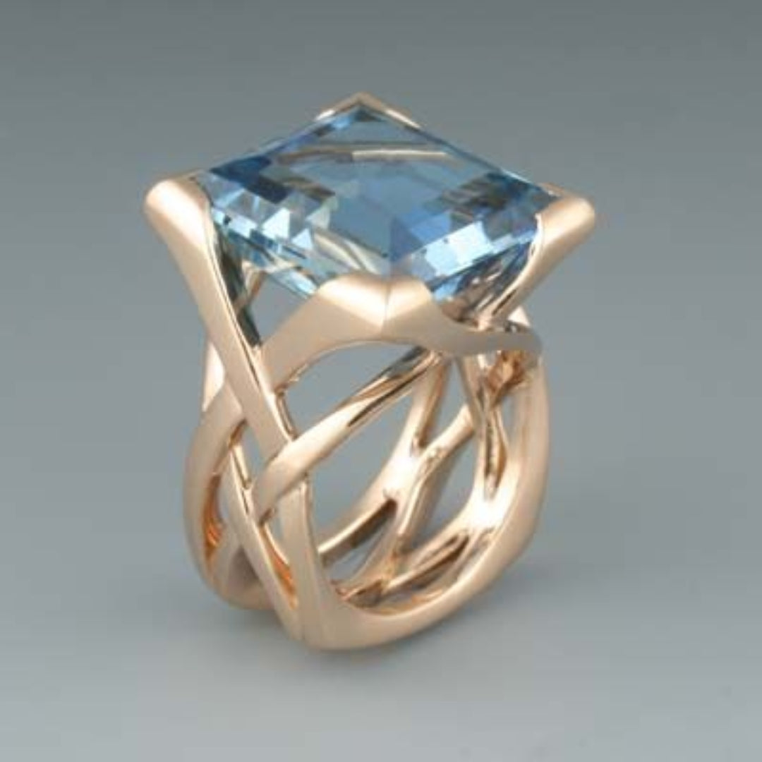 Vintage Blue Zirconia Ring in Rose Gold