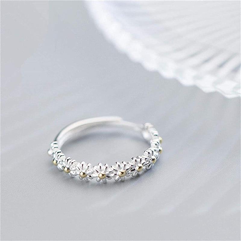 Adjustable daisy ring in silver and hand-painted enamel