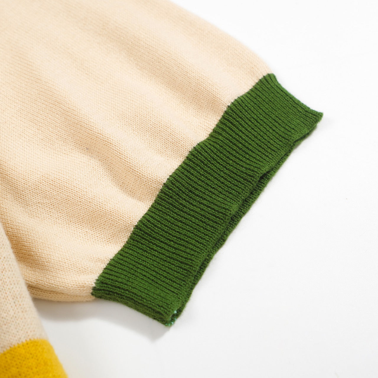 Retro Knitted Polo for Men – Vintage Cream Buttoned with 70s Geometric Graphic