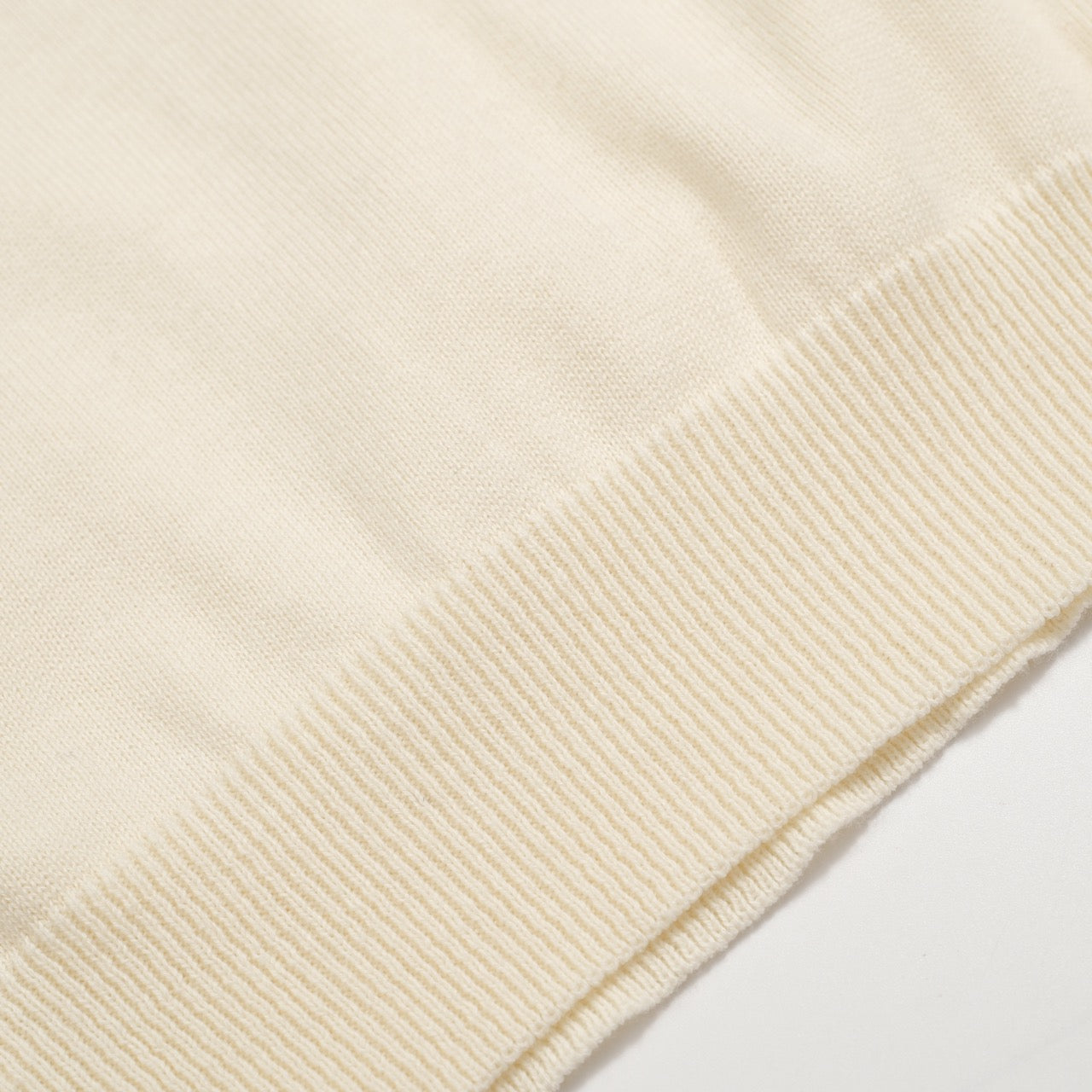 Vintage Knitted Polo for Men – Retro Cream Buttoning with Rose Embroidery