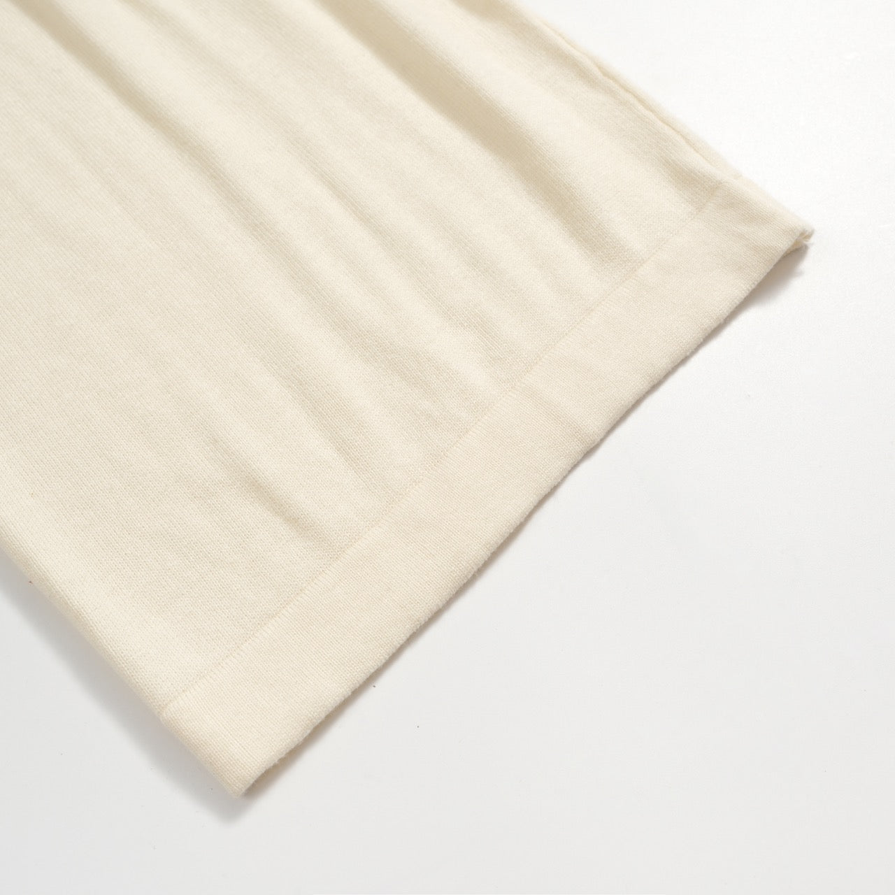 Retro Knit Shorts for Men – Vintage Cream with Embroidery and Red Trim