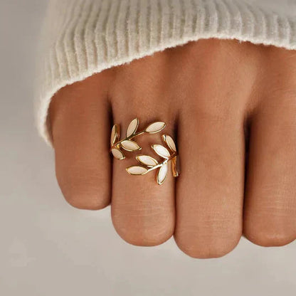 Pur - Adjustable Ring in White Opal Leaf