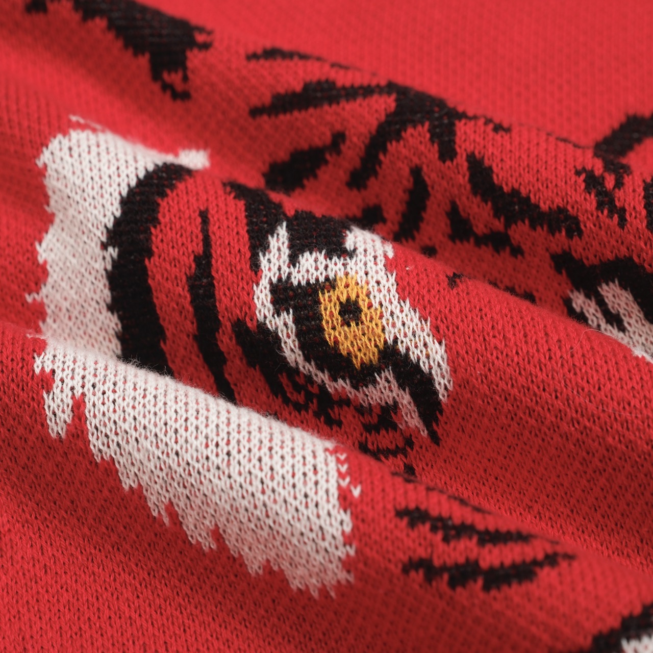 Vintage Red Knitted Shirt for Men – Button-Up Polo with Retro Tiger Graphic