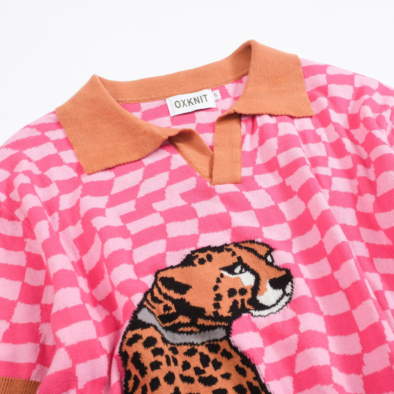 Retro Knitted Polo for Men – Vintage Pink Checks with Leopard Graphic