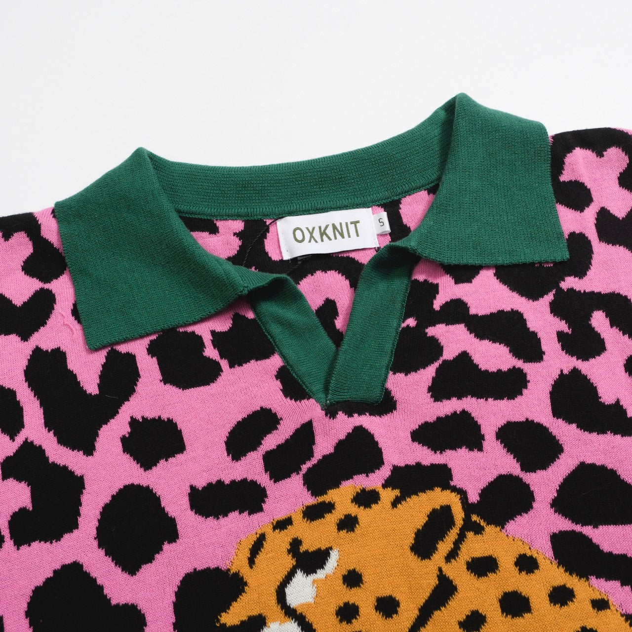 Retro Knitted Polo for Men – Vintage Pink Leopard Print with Cheetah Graphic