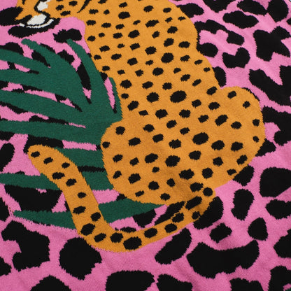 Retro Knitted Polo for Men – Vintage Pink Leopard Print with Cheetah Graphic