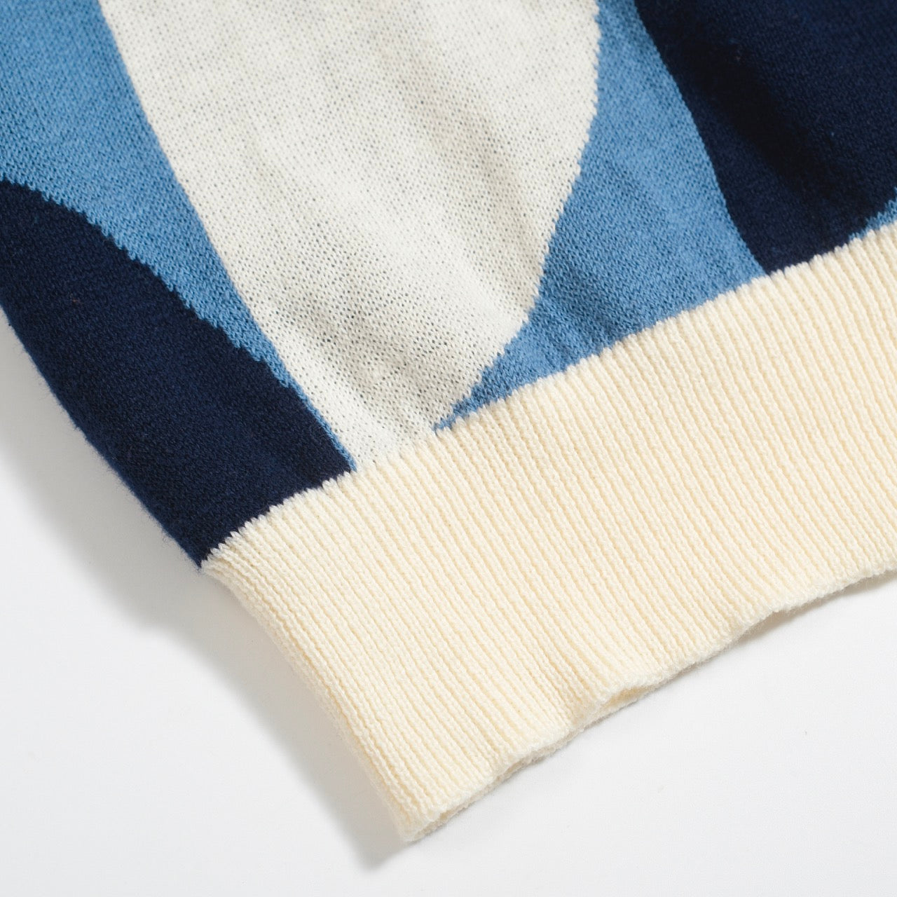 Retro Knitted Shirt for Men – Geometric Buttoned Polo in Vintage Blue