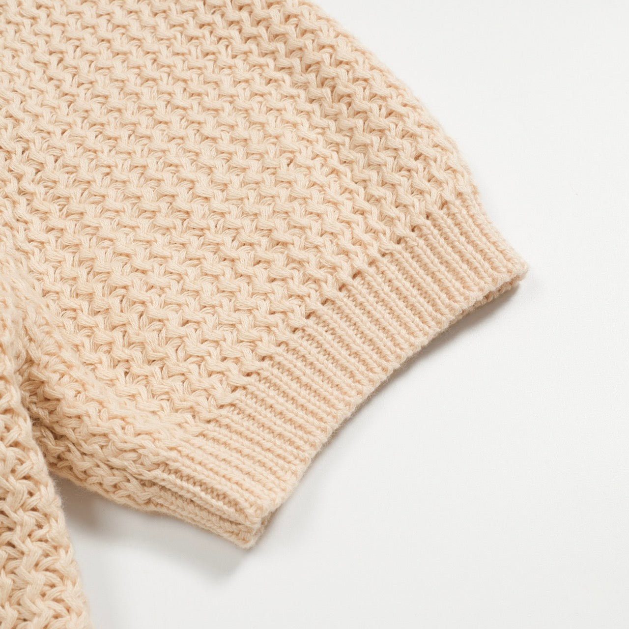 Casual knitted V-neck polo for men in apricot