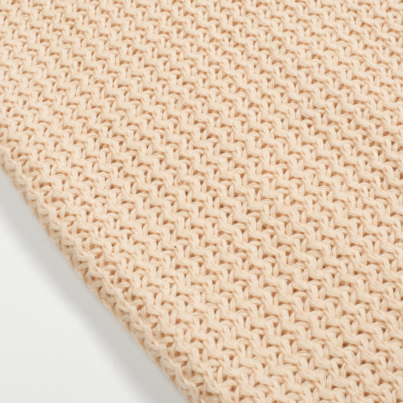 Casual knitted V-neck polo for men in apricot