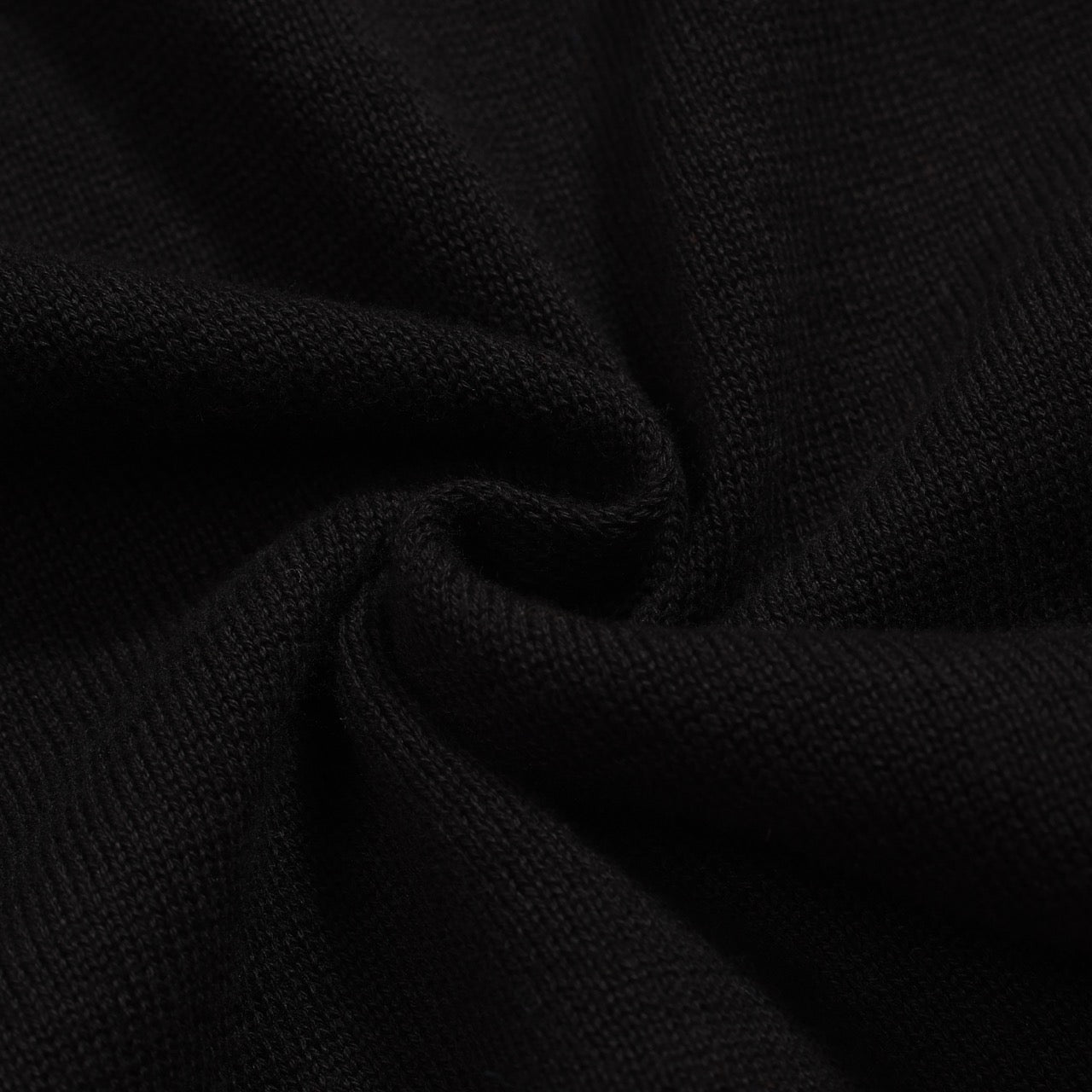 Black knitted T-shirt for men with cat embroidery