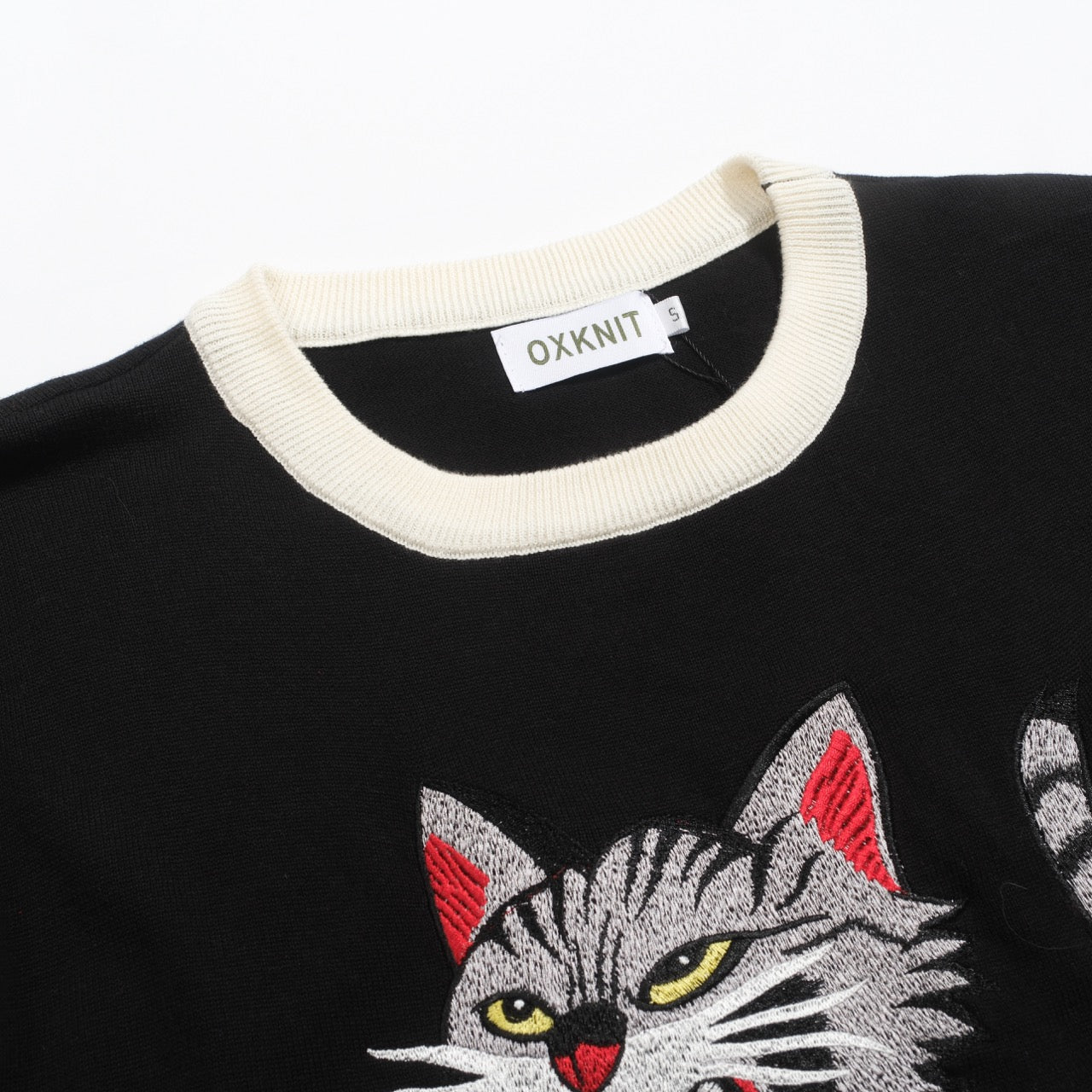 Black knitted T-shirt for men with cat embroidery