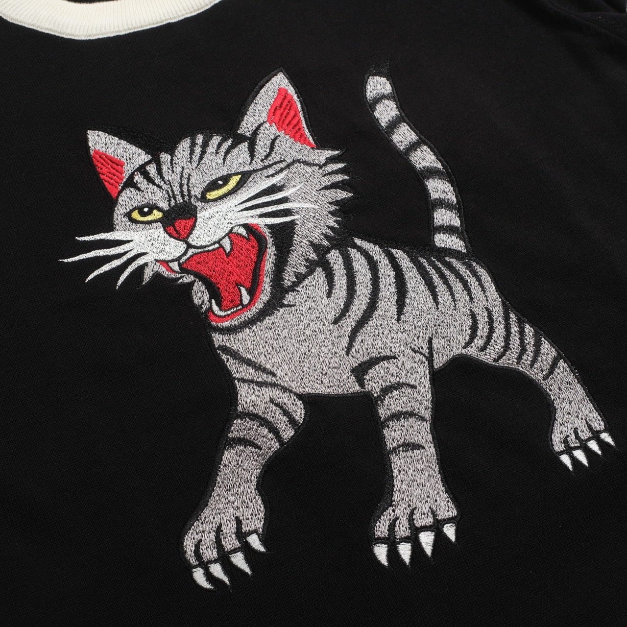 Black knitted T-shirt for men with cat embroidery