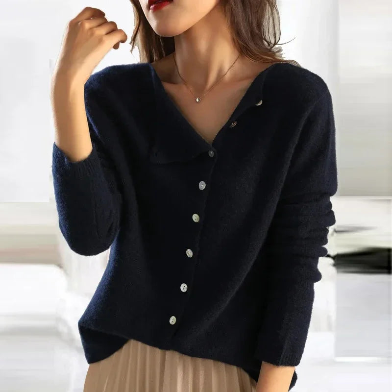 Iya | Chic Knit with Buttons