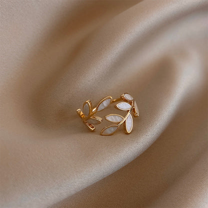 Pur - Adjustable Ring in White Opal Leaf