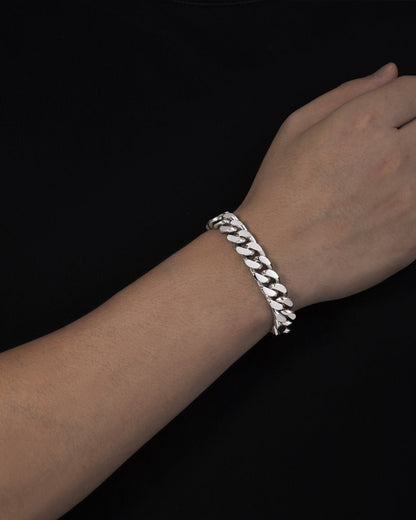 CUBAN BRACELET IN A NEAT BOX. - 11MM