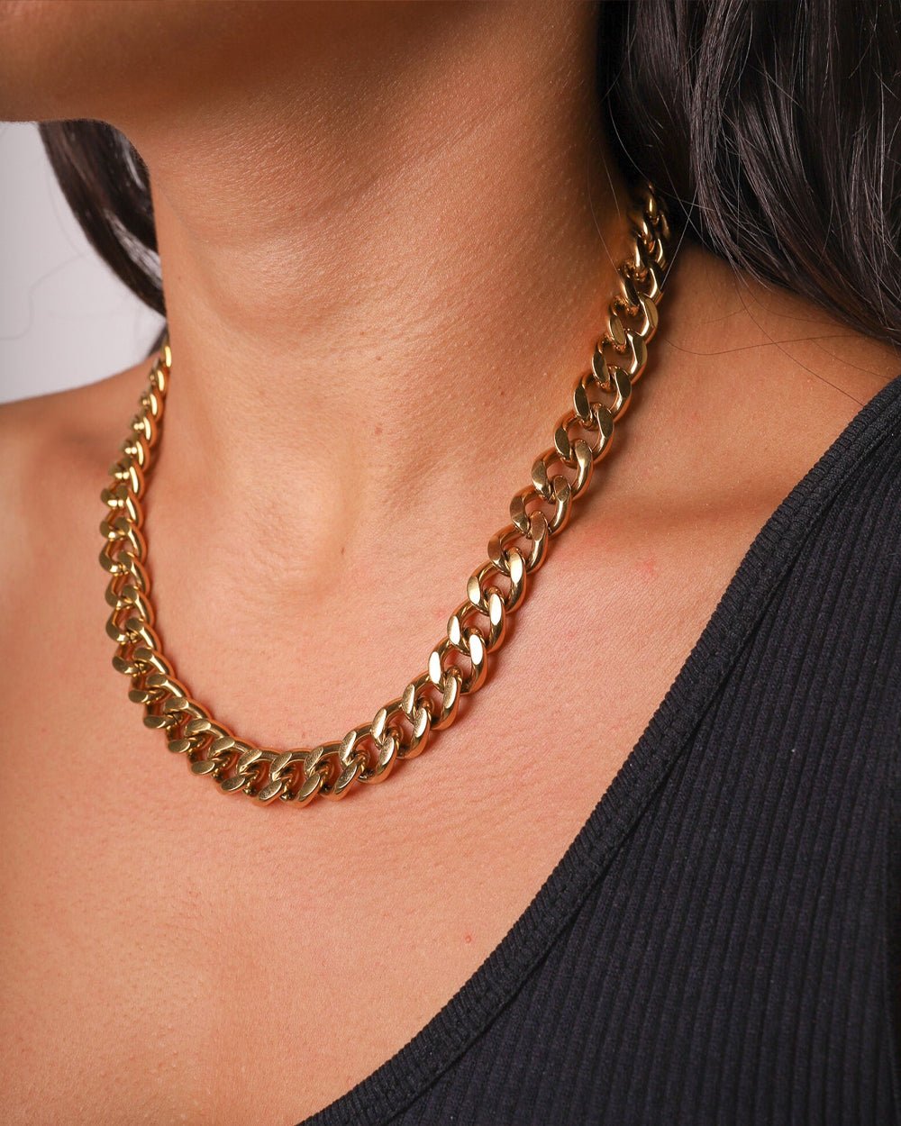 CLEAN CUBAN CHAIN. - 12MM GOLD