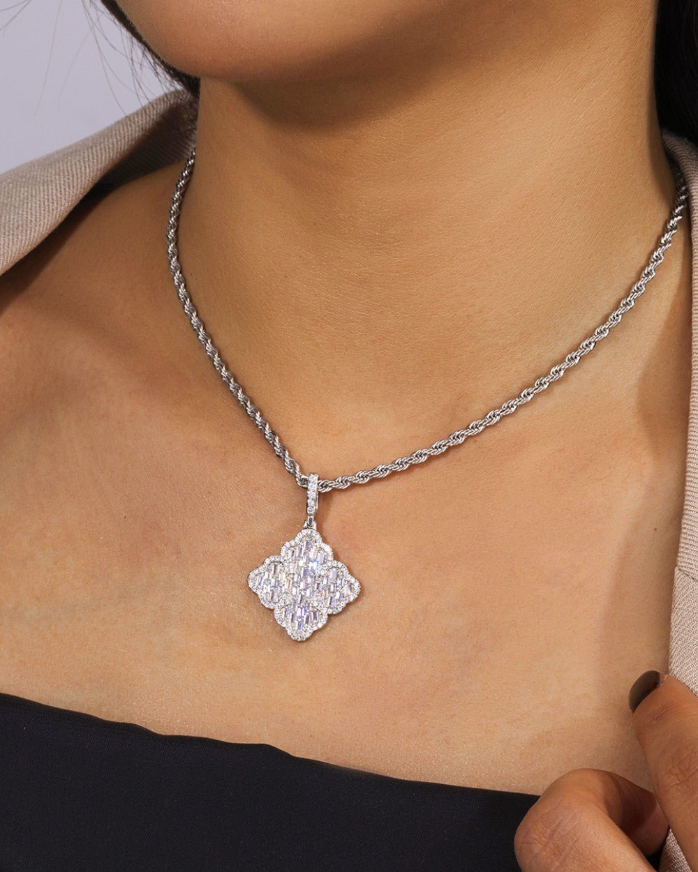 CLOVER GLACÉ PENDANT.