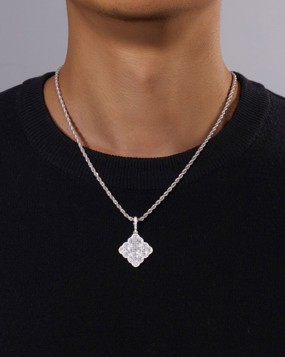 CLOVER GLACÉ PENDANT.