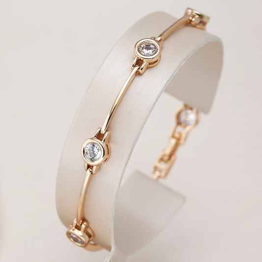 Elegant bracelet with gold zirconiums