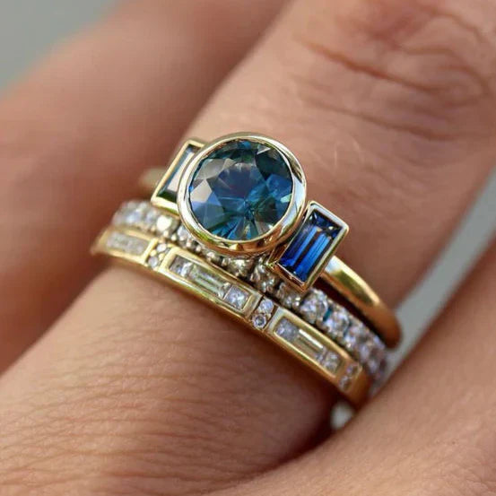 Elegant vintage ring in blue zirconium