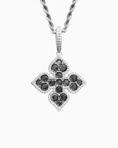 BLACK CLOVER PENDANT IN MOISSANITE.