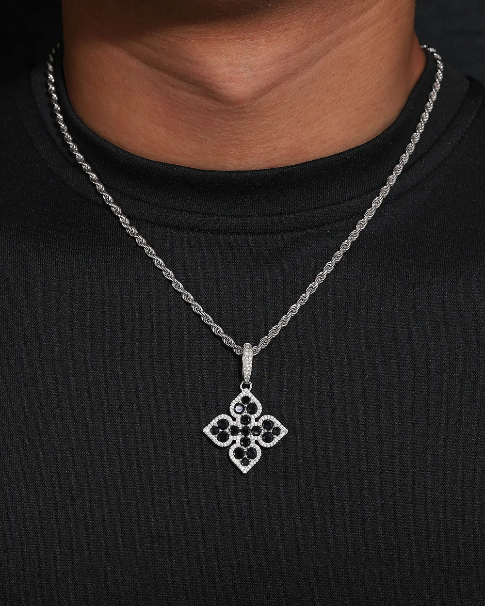 BLACK CLOVER PENDANT IN MOISSANITE.