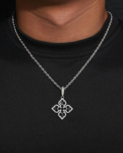 BLACK CLOVER PENDANT IN MOISSANITE.