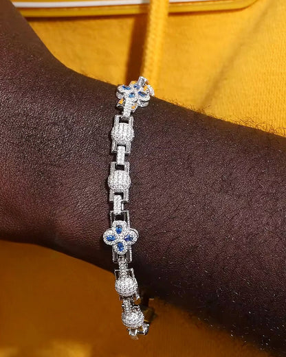 BLUE CLOVER LINK BRACELET IN MOISSANITE.