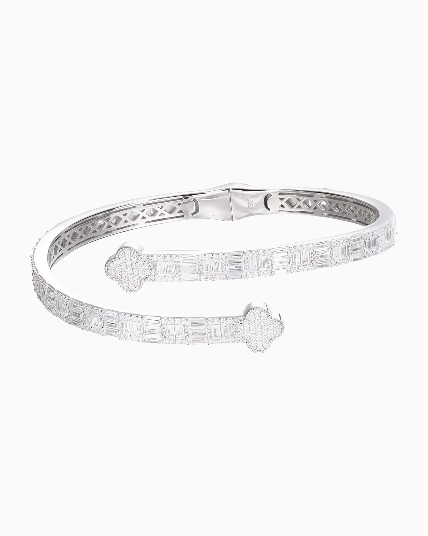 MOISSANITE CLOVER BRACELET.