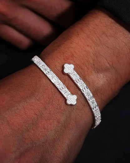 MOISSANITE CLOVER BRACELET.