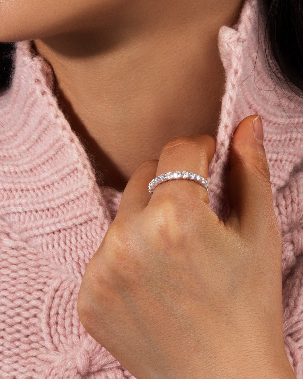 ETERNITY RING IN MOISSANITE.