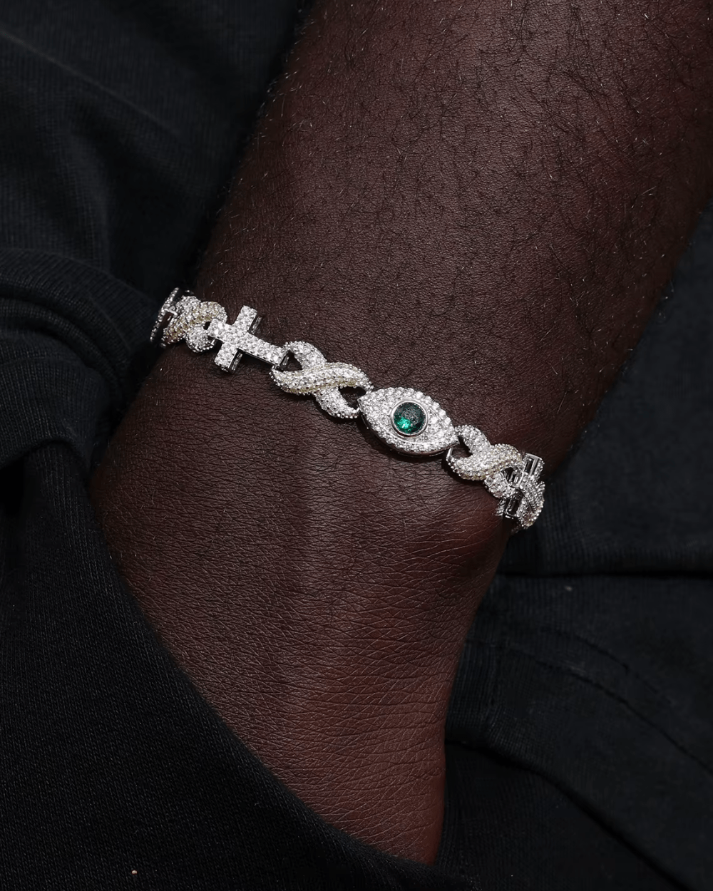EYE AND CROSS BRACELET IN MOISSANITE.