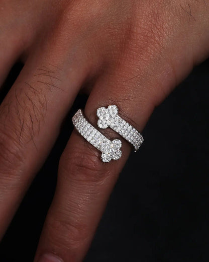 CLOVER MOISSANITE RING.