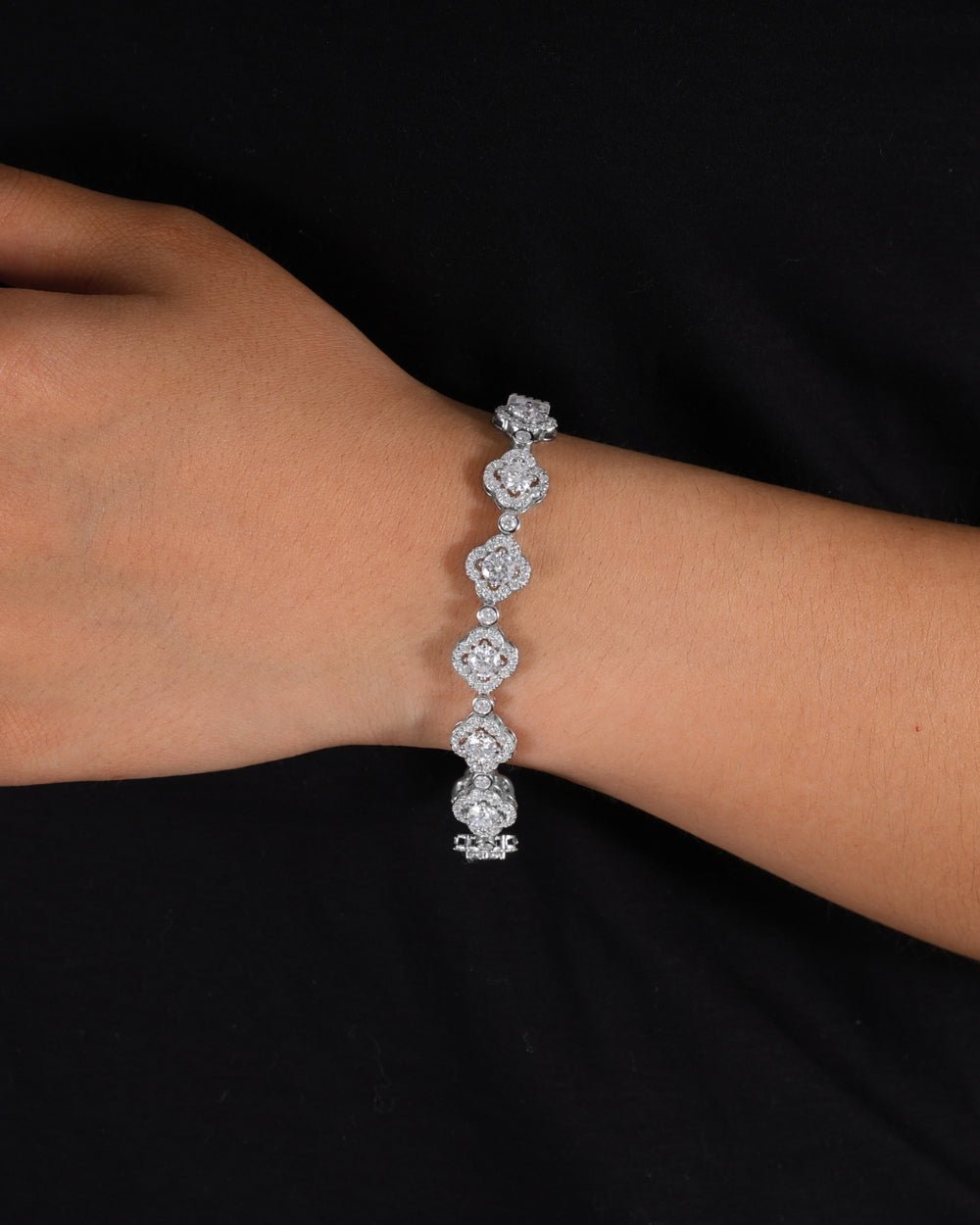 MOISSANITE GLACÉ CLOVER BRACELET.