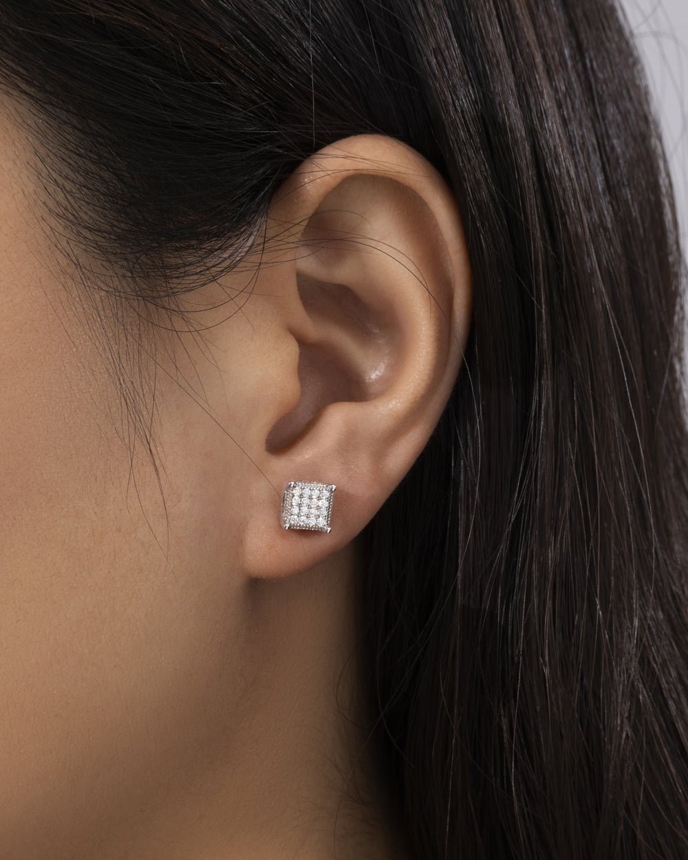 GLACÉ MOISSANITE SQUARE EARRINGS.