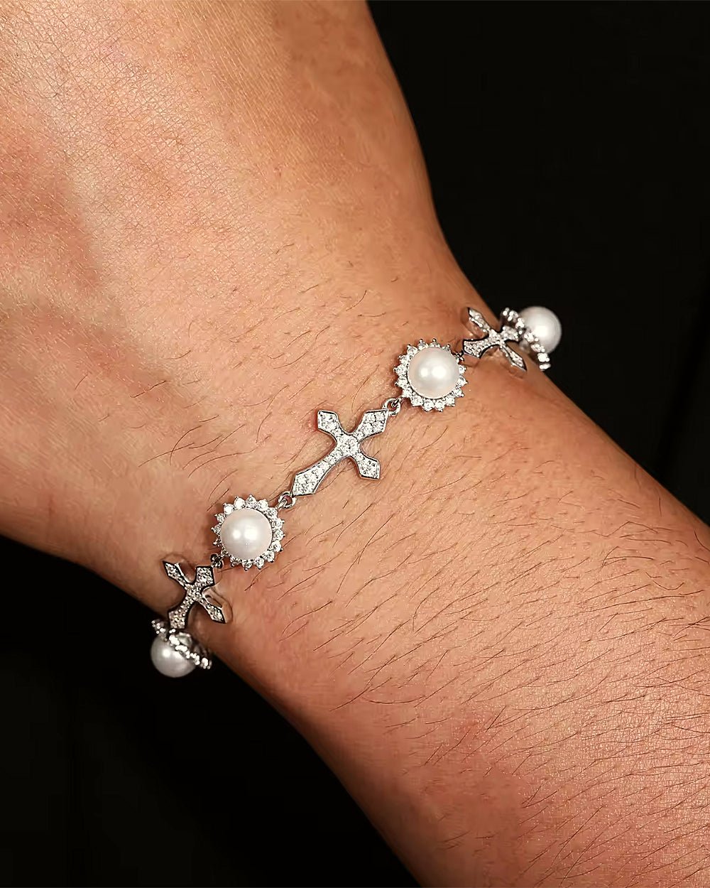 CROSS AND BEAD BRACELET IN FROSTED MOISSANITE.