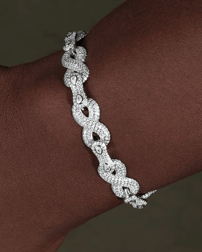 INFINITY BRACELET IN MOISSANITE.