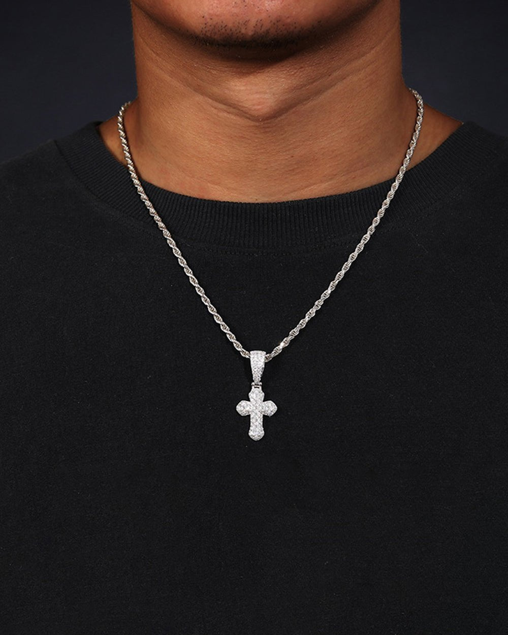 LATIN CROSS PENDANT IN MOISSANITE.