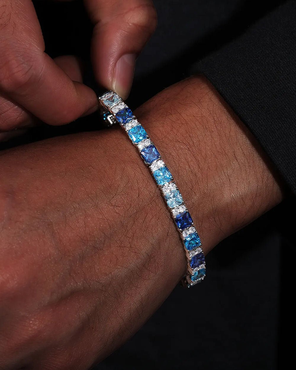 OCEAN BLUE MOISSANITE STONE BRACELET.
