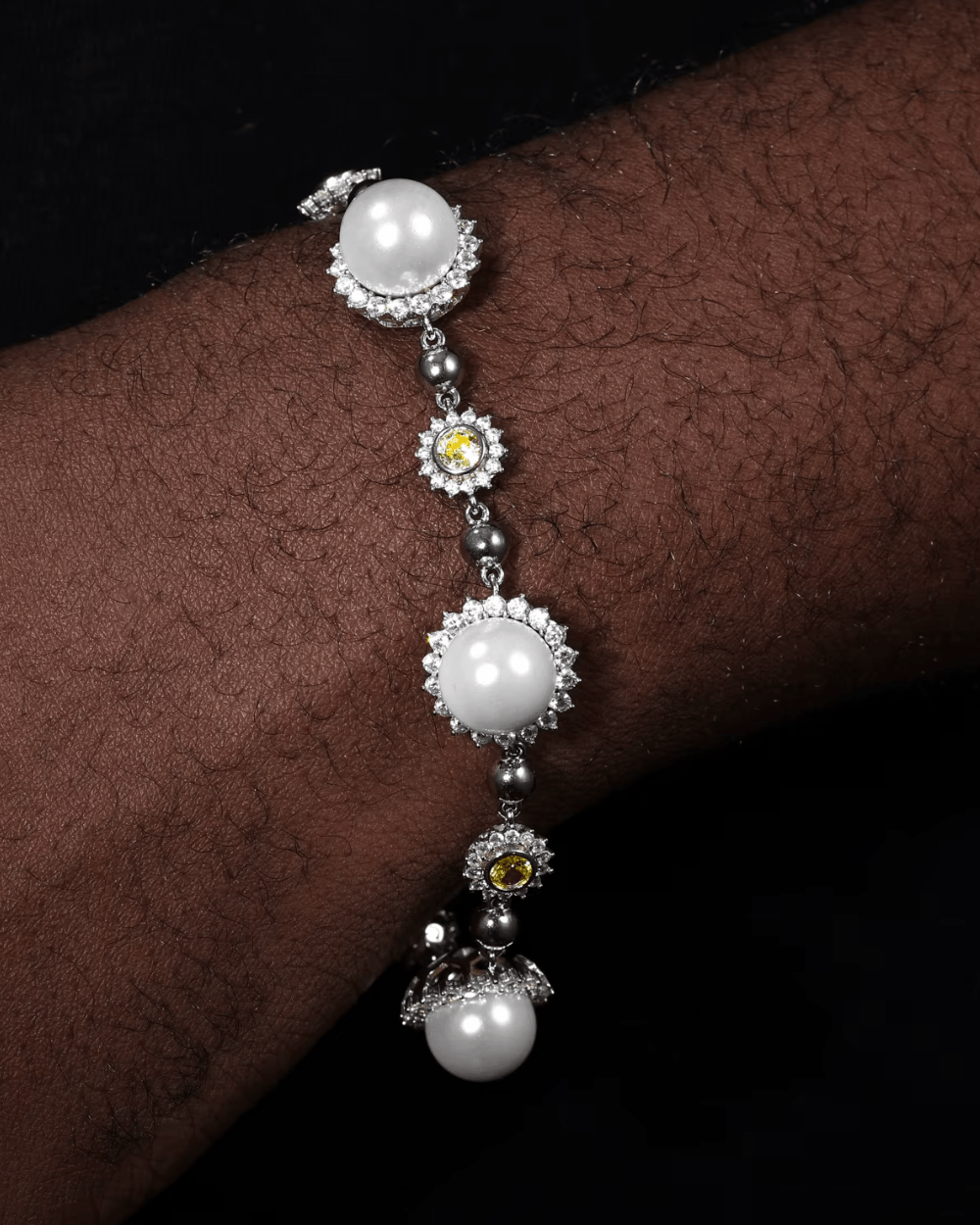 MOISSANITE AND SUN BEAD BRACELET.